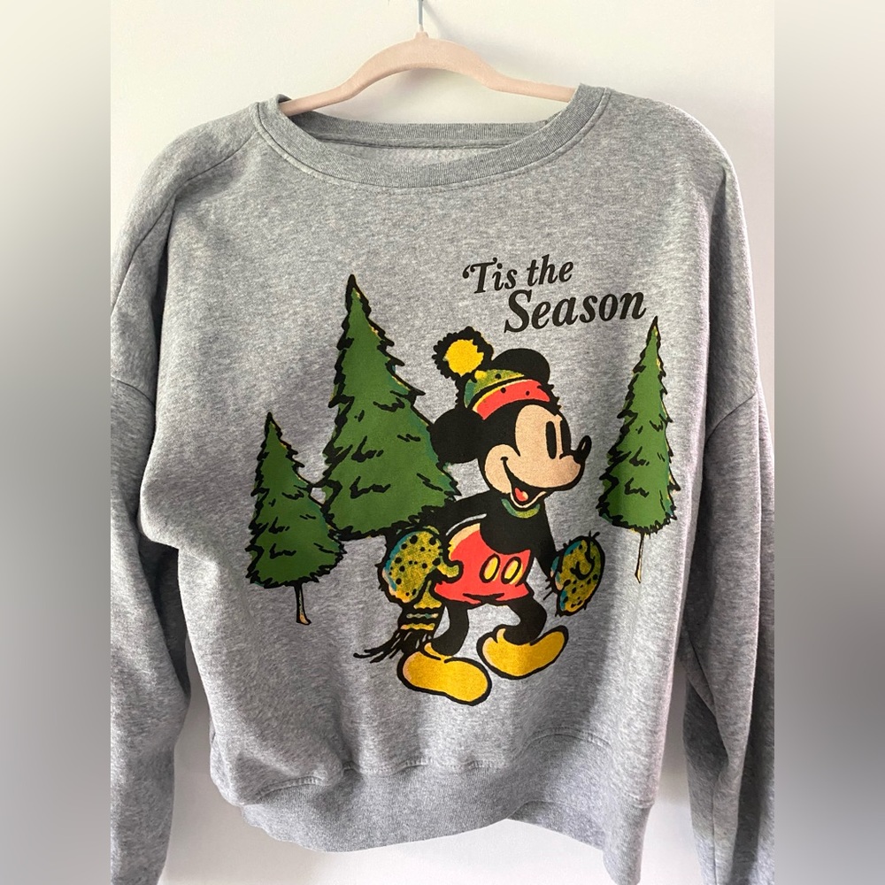 Disney ‘Tis the Season women’s sweatshirt, size XL